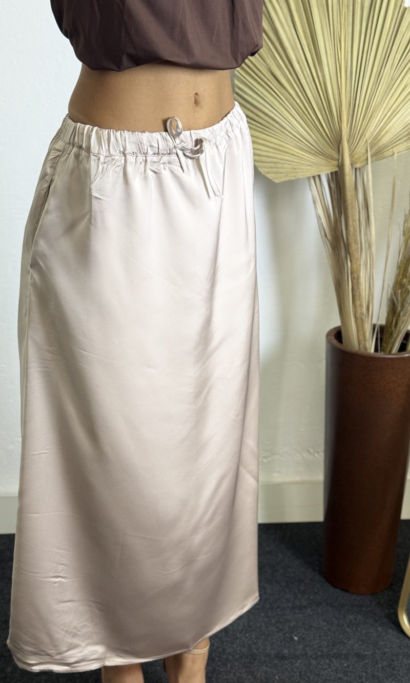 saia de cetim mia saia de cetim mia